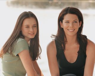 rory and lorelie pose together smiling in Gilmore Girls