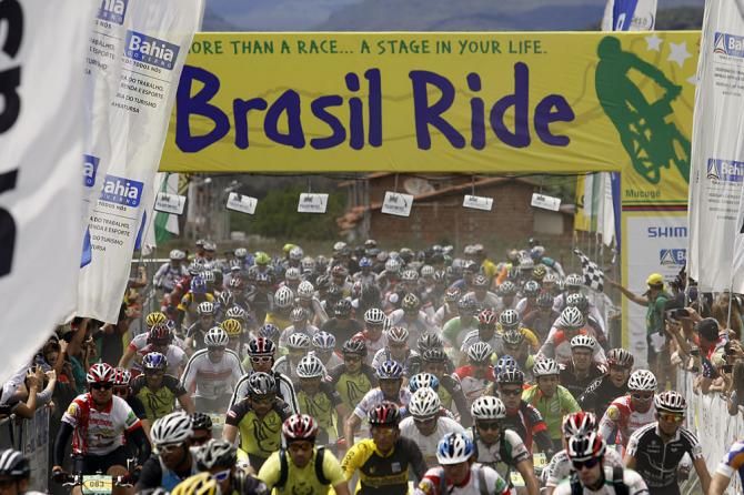 The peloton gets ready for one last day of racing in Brasil