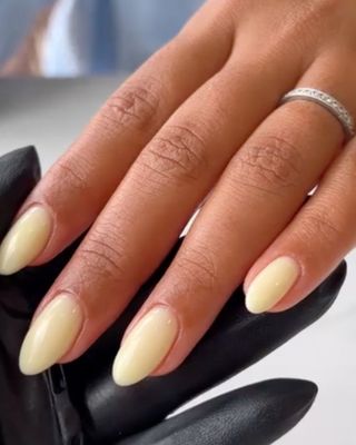 @stephanieyianni_ soft nail trend