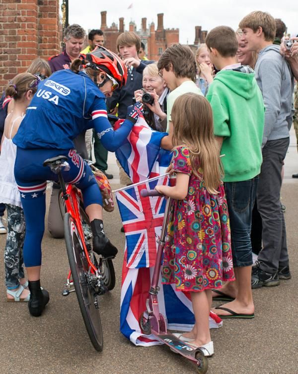 Some young autograph hunters on the prowl