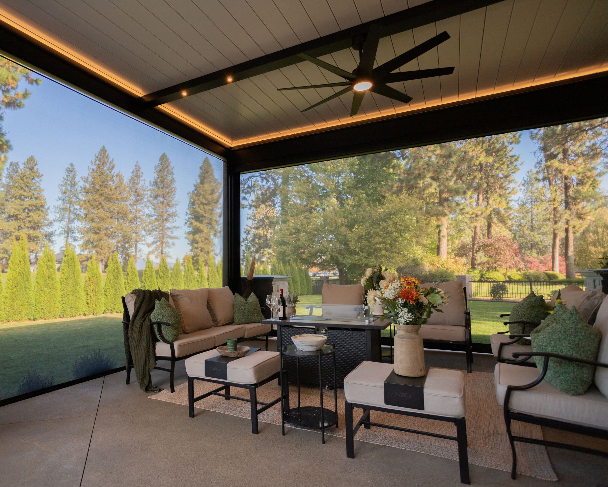 David Henrie pergola