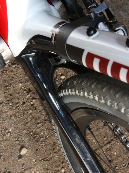 Similarly, there is a lot of room for mud to pass ahead of the rear tire but the lateral clearance is rather tight