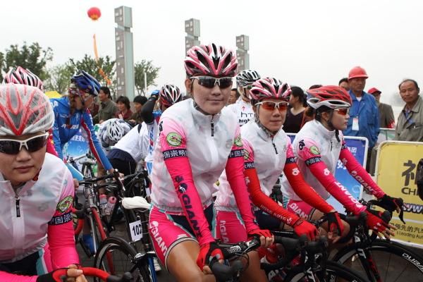 The only "home" race on their calendar - China-Chongming Giant lined up with a smile