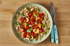 Joe Wicks' halloumi and cashew curry