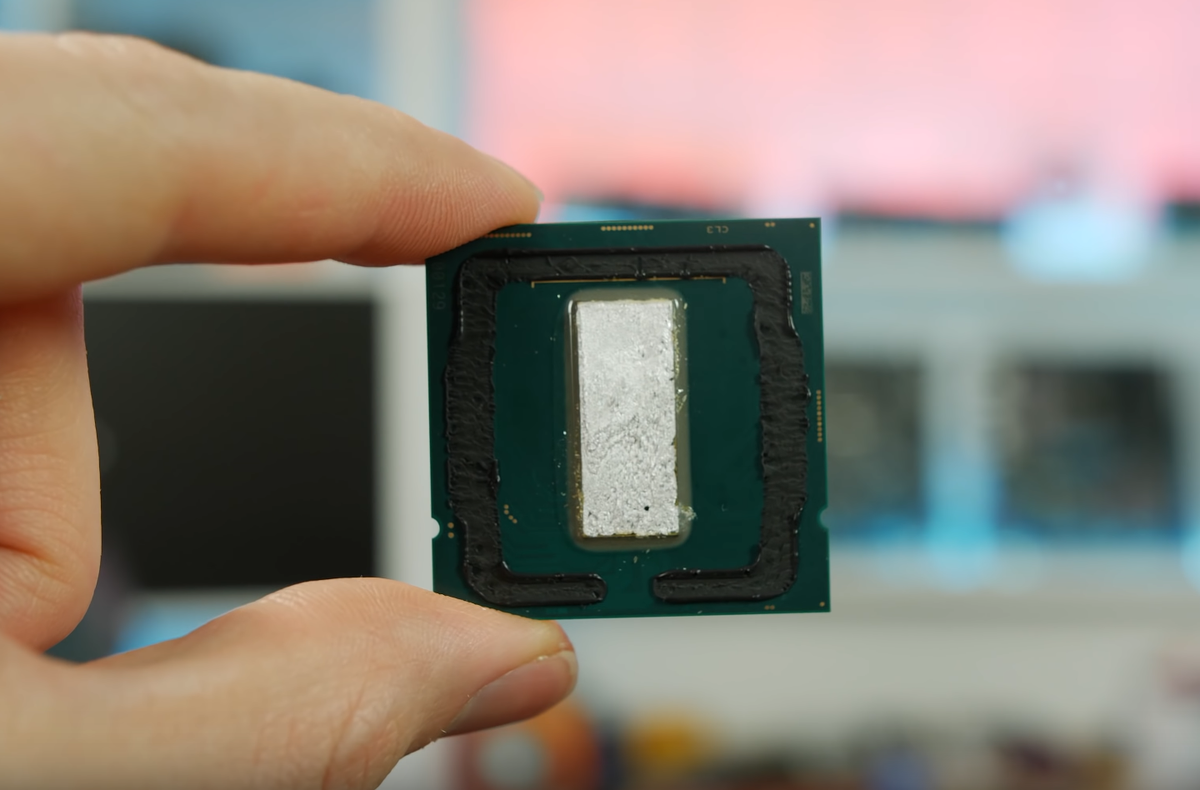 Der8auer: Intel's Core i9-10900K Runs Eight Degrees Cooler With Liquid  Metal