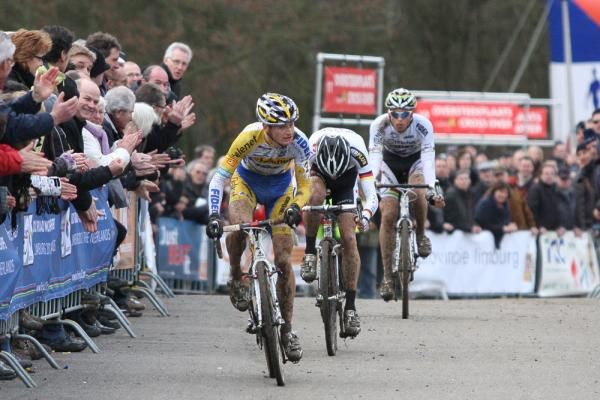 The sprint was won by Kevin Pauwels.
