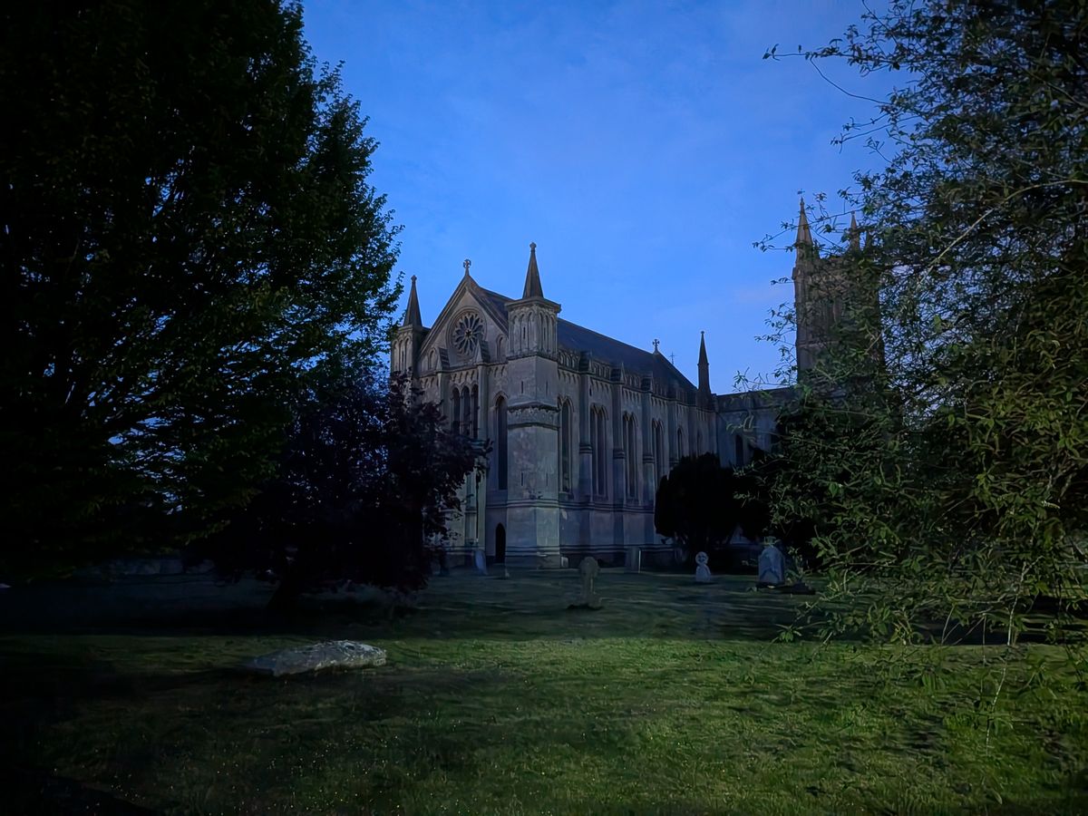 google pixel 9a vs google pixel 8a photo shootout - pixel 9a low light