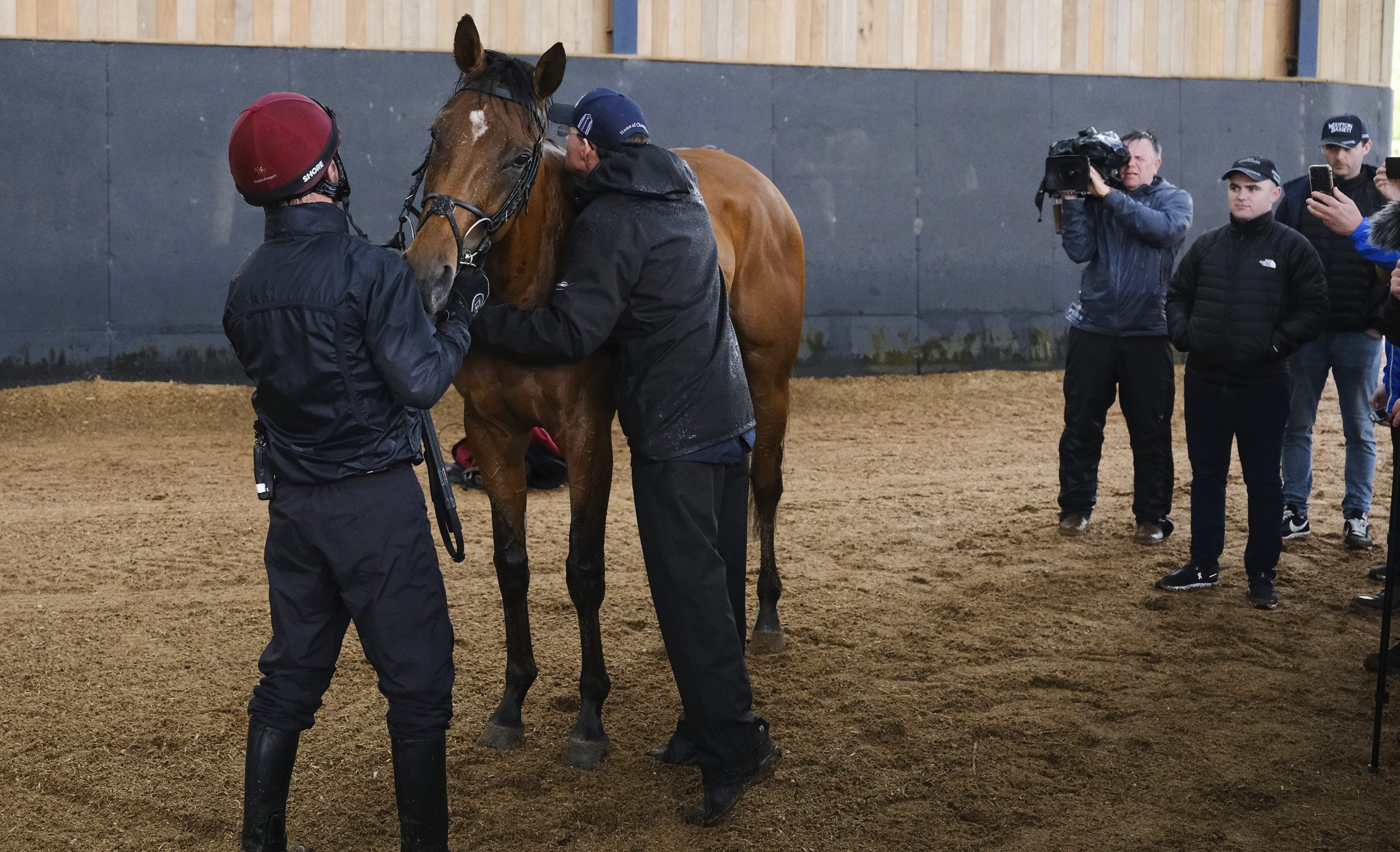 Ballydoyle trainer Aidan O'Brien demonstrates his &amp;quot;chinning&amp;quot; technique to measure City Of Troy at just under 16.1hh.