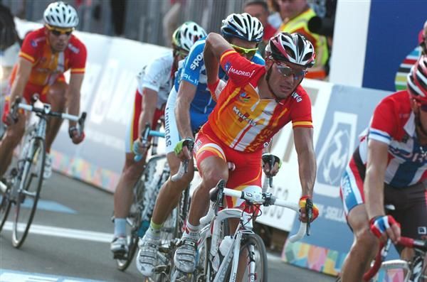Joaqu&iacute;m Rodr&iacute;guez (Spain) grabs some food as the race enters its final lap.