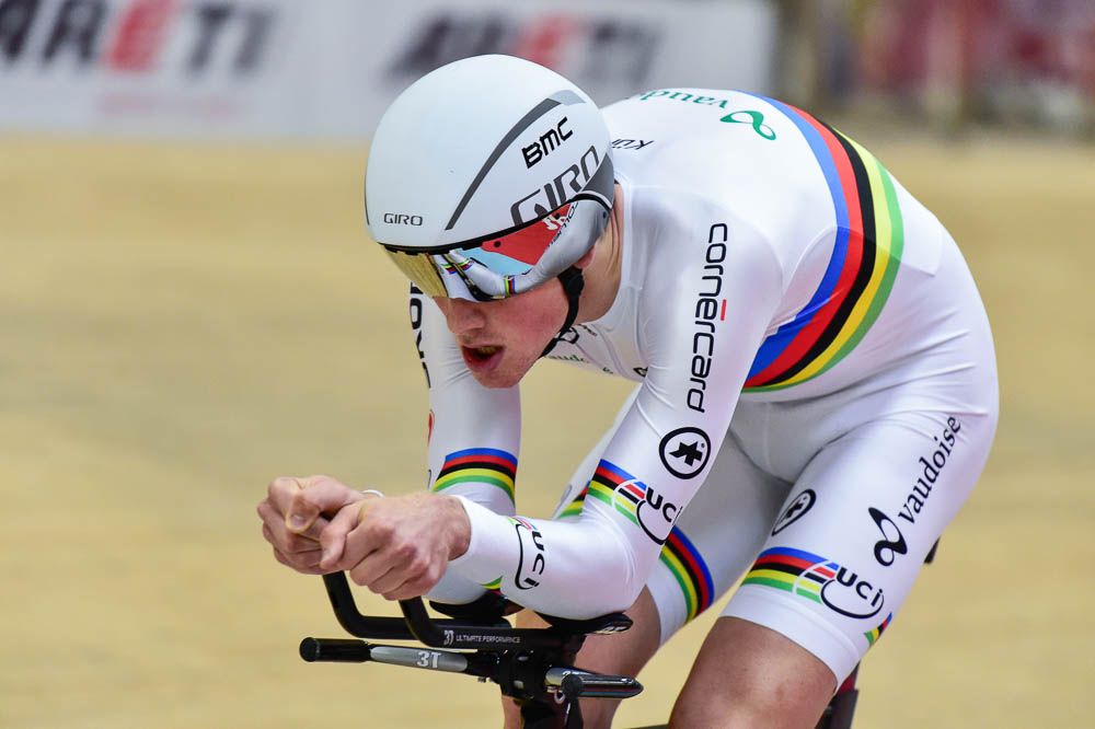 Stefan K&uuml;ng powers himself into the gold medal ride