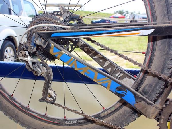 White pulley wheels and gold alloy bolts adorn Adam Craig's (Rabobank-Giant Off-Road Team) rear derailleur.