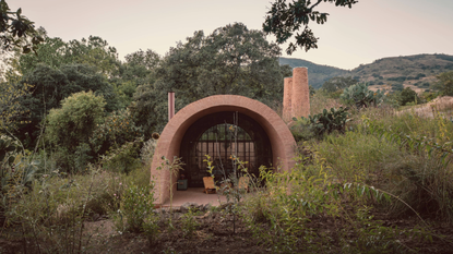 Casa de Barro, a mexican ranch by Goma Architects, Amealco, Mexico