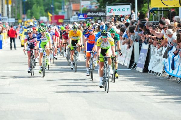 Gerrans leads home the group containing Durbridge
