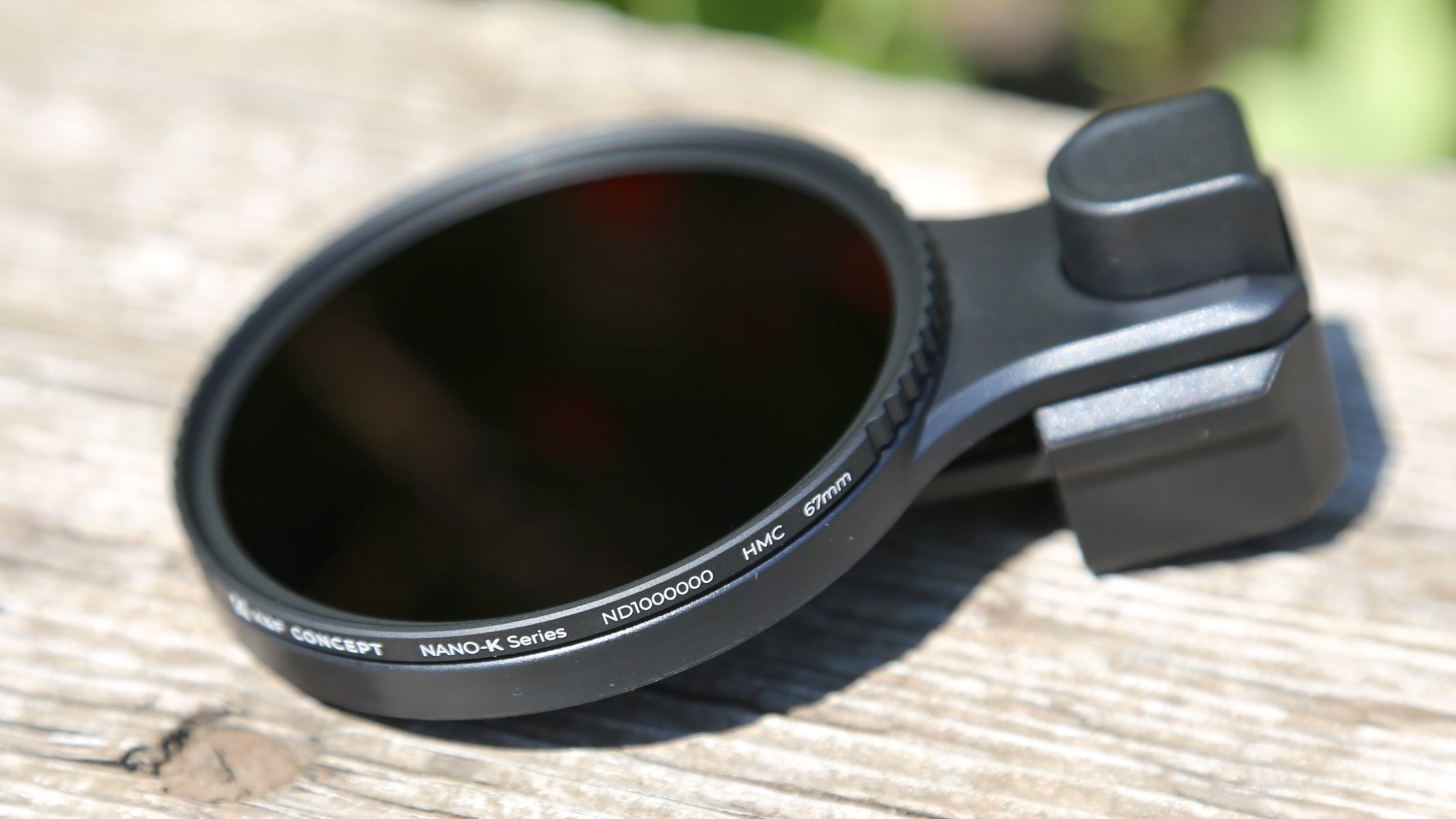 The 67mm size suits many modern multi-camera phones
