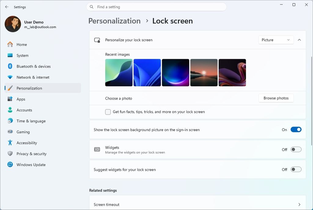 Windows 11 Settings opened in the Lock screen settings.
