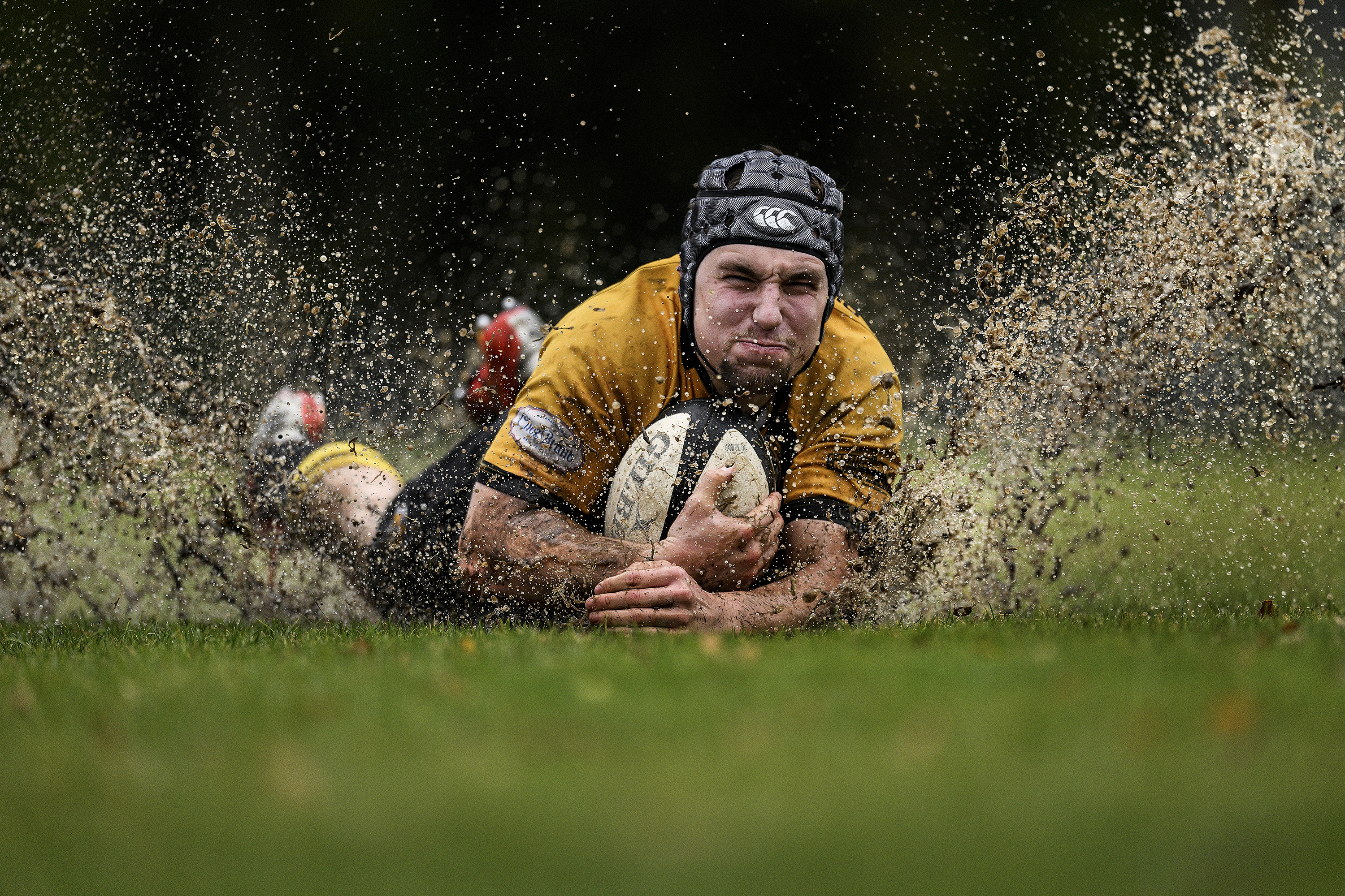 A rugby player falling on the ground shot on the Nikon Z 400mm lens