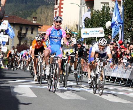 Francesco Gavazzi (Lampre-Farnese Vini) finishes ahead of Oscar Freire (Rabobank) in the sprint.