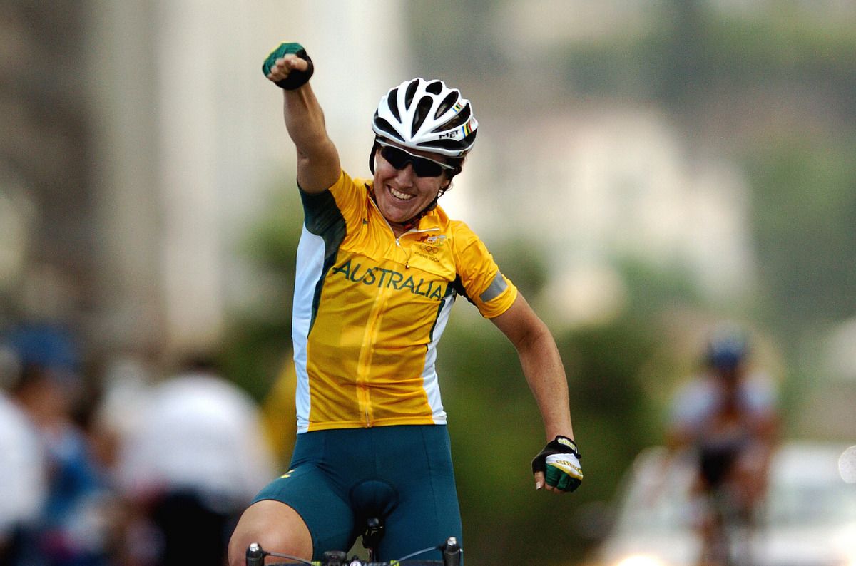 Sara Carrigan celebrates winning gold in Athens