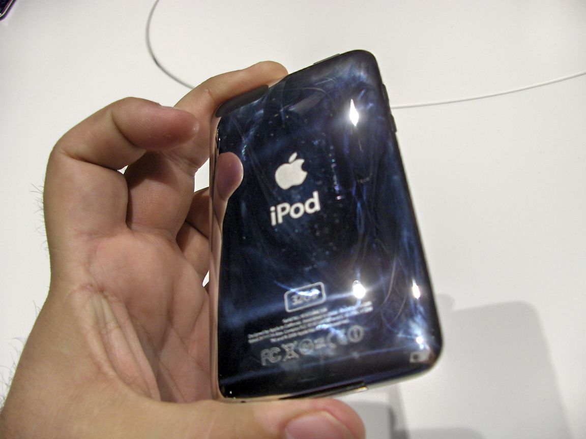 iPod Touch: Shiny and curved