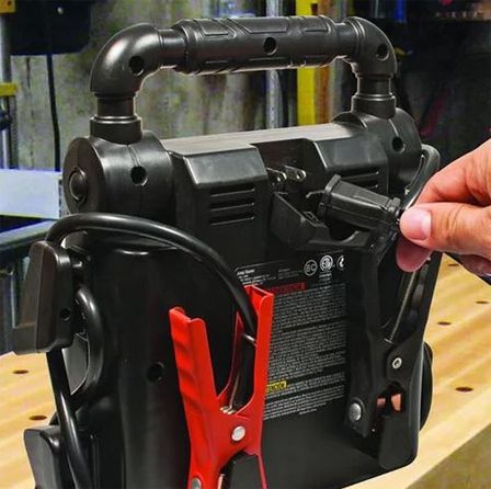 Stanley J5C09 1000 Amp w/Compressor Review - Pros, Cons and Verdict