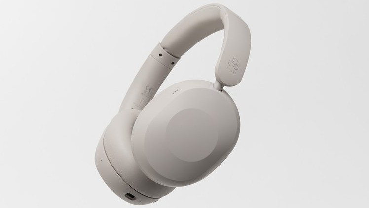 Los auriculares supraaurales minimalistas de color gris claro (Final UX1000) flotan sobre un fondo blanco.