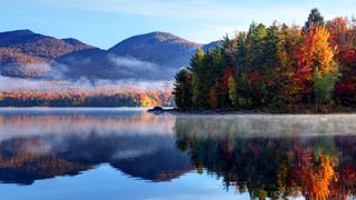 best day hikes in Vermont for fall colors: lake and trees