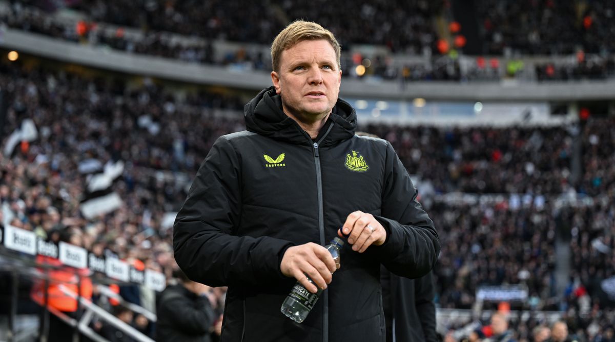 NEWCASTLE UPON TYNE, ENGLAND - NOVEMBER 25: Newcastle United manager Eddie Howe looks on during the Premier League match between Newcastle United and Chelsea FC at St. James Park on November 25, 2023 in Newcastle upon Tyne, England. (Photo by Serena Taylor/Newcastle United via Getty Images)