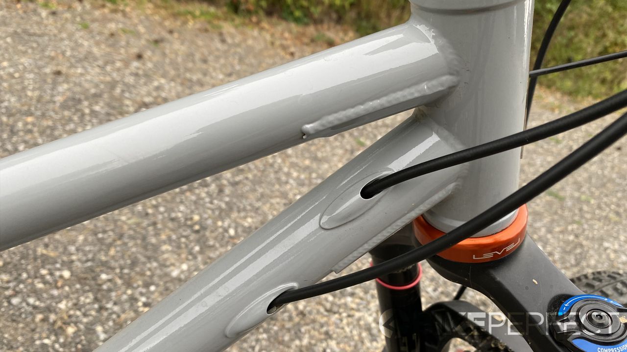 Close up of the Ribble HT 725 Pro's internal routing on the downtube