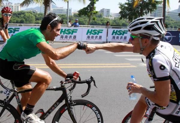 Francisco Ventoso (CarmioOro A-Style) celebrates with Gordon McCauley (Subway-Avanti) after there unexpected rise in GC.