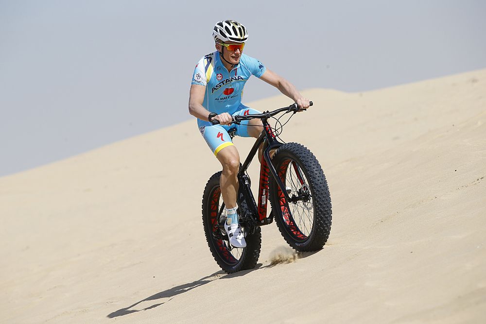 Alexander Vinokourov takes a fat bike onto the dunes
