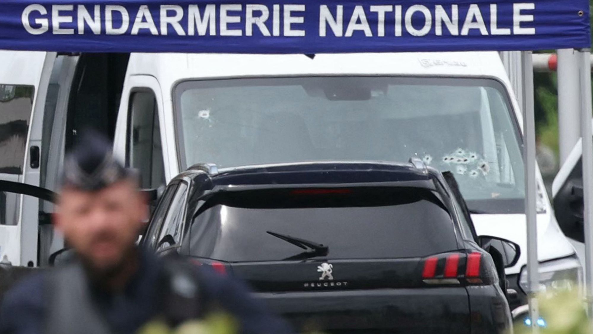  Mohamed Amra: manhunt underway for escaped French prisoner 'The Fly' 