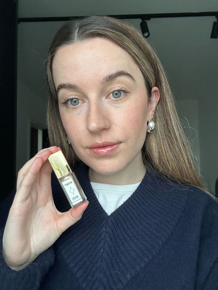 Junior beauty editor, Grace Lindsay, testing the best lip glosses