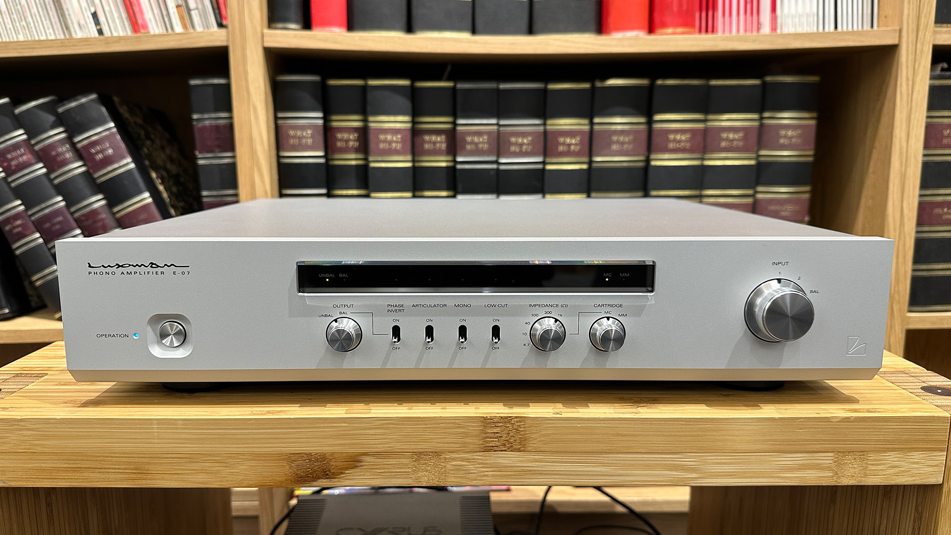 Luxman E-07 phono stage