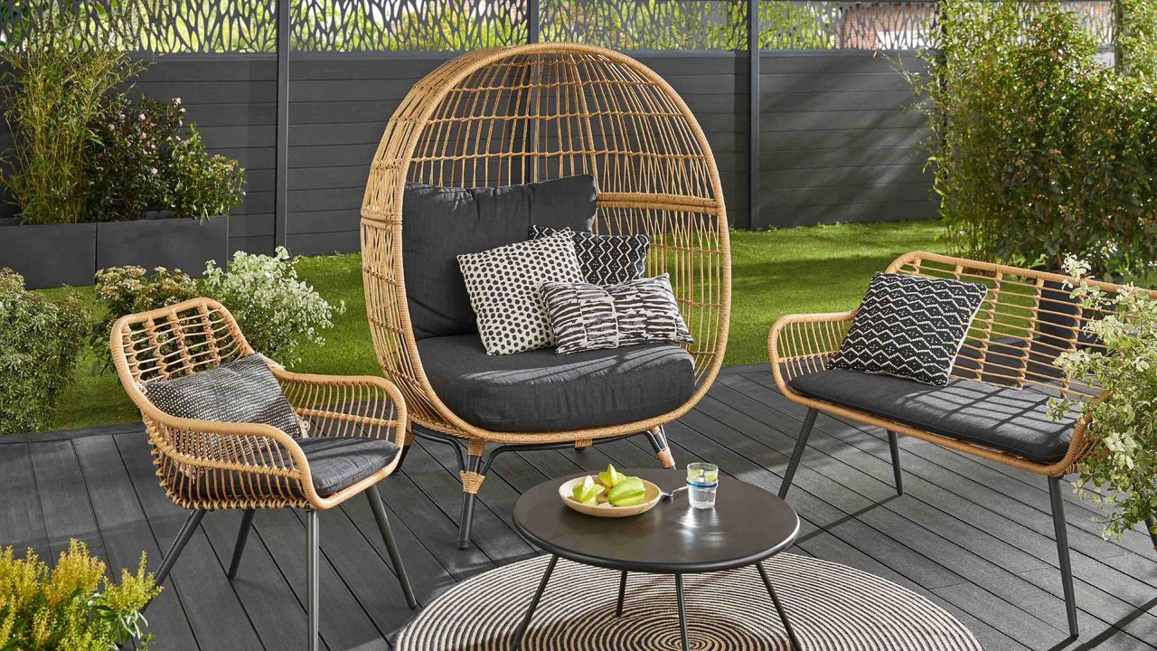 B&amp;Q Garden Furniture Best Buys