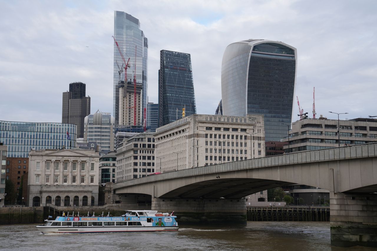 Sample photo taken in London on the Sony A7 IV camera