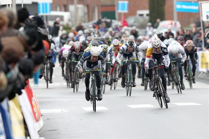 The Hanczame Classic came down to a two-man drag race between Kenny van Hummel (Vacansoleil-DCM) and Kenny Dehaes (Lotto Belisol).
