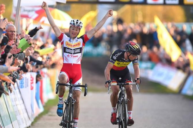 Sven Nys (Crelan - AA Drink Team) loses the sprint to