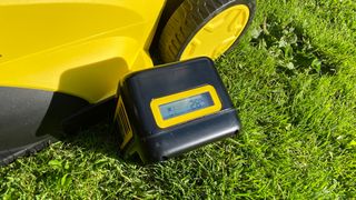 Kärcher LMO 18-33 lawn mower review