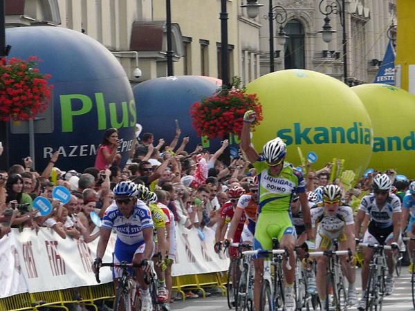 Jacopo Guarnieri (Liquigas) takes the win ahead of Davis and Greipel.
