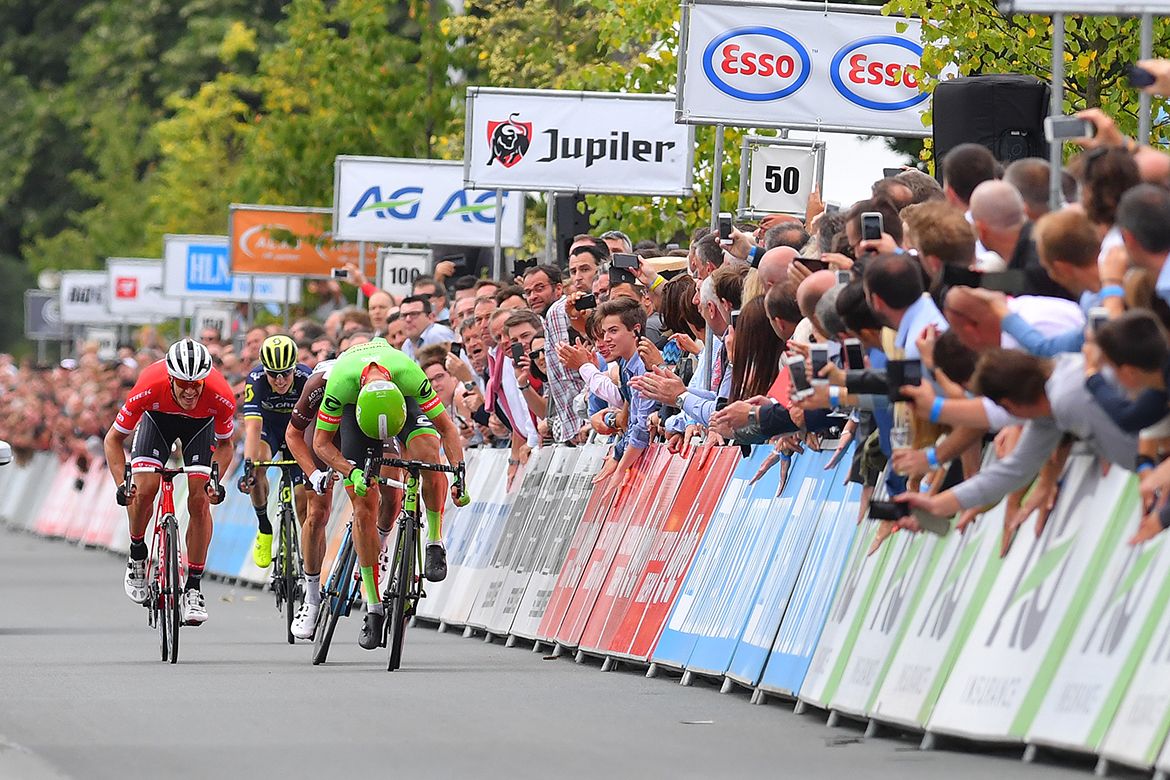 Sep Vanmarcke leads out the sprint