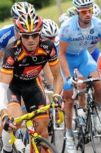 Alejandro Valverde (Caisse d'Epargne) pedals along and is closely shadowed by Stefan Schumacher (Gerolsteiner), who was the first to attack. He was then dropped and also sparked the attacking that saw his team-mate Sebastian Lang being caught just one kilometre from the top.