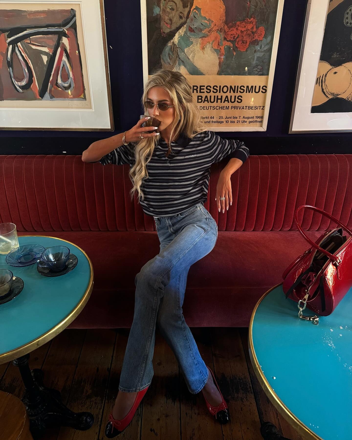 @emilisindlev in one of the cigarette jeans outfits.