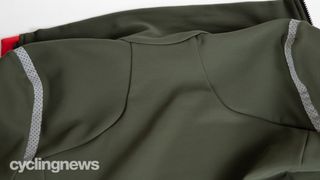 Castelli Tutto Nano ROS Jersey detail of shoulder pattern