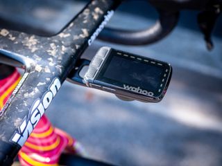 Sitting in front of the Cannondale integrated cockpit is a Wahoo Elemnt ROAM computer