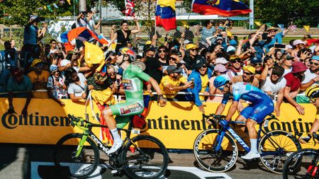 wout van aert on a new Cervélo s5