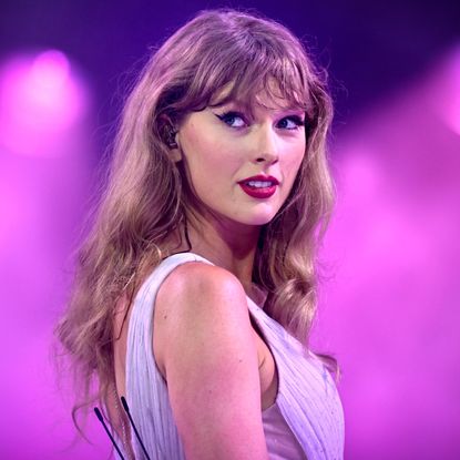 Taylor Swift wore her 1989 button-down shirt at a restaurant with Travis Kelce in Ohio