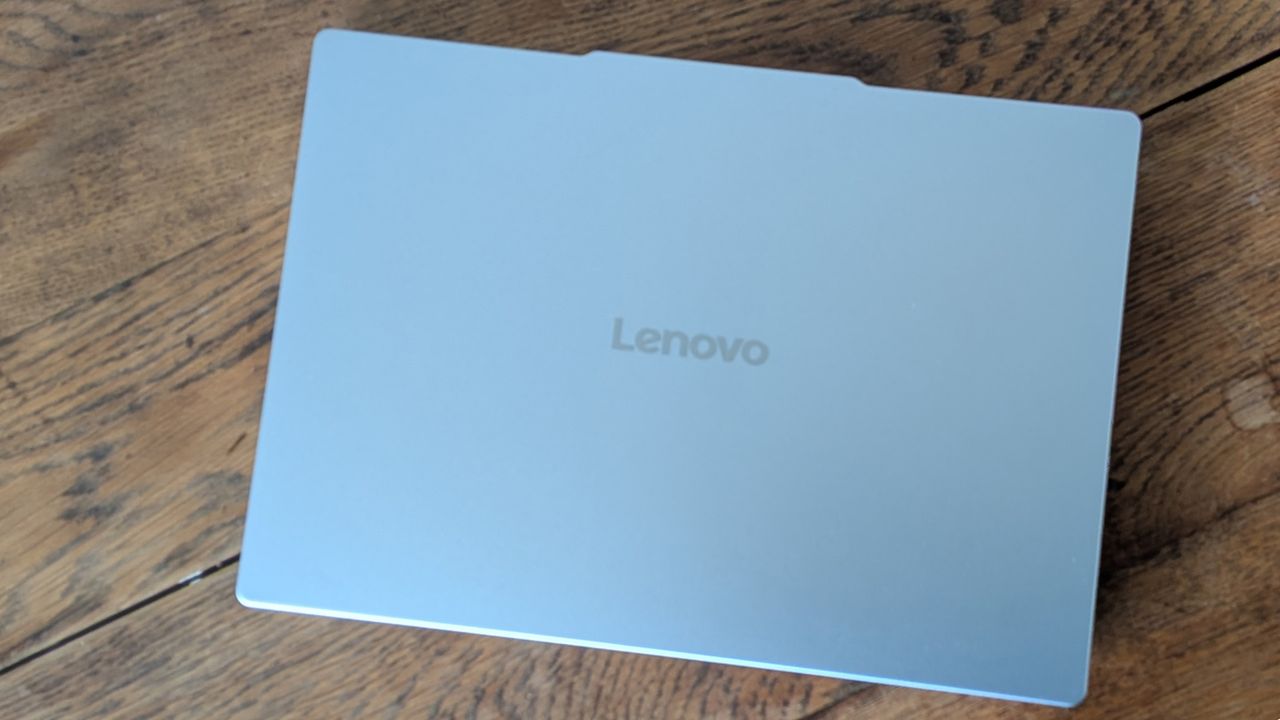 The Lenovo Idea Pad Slim 5x Gen 11 on a desk