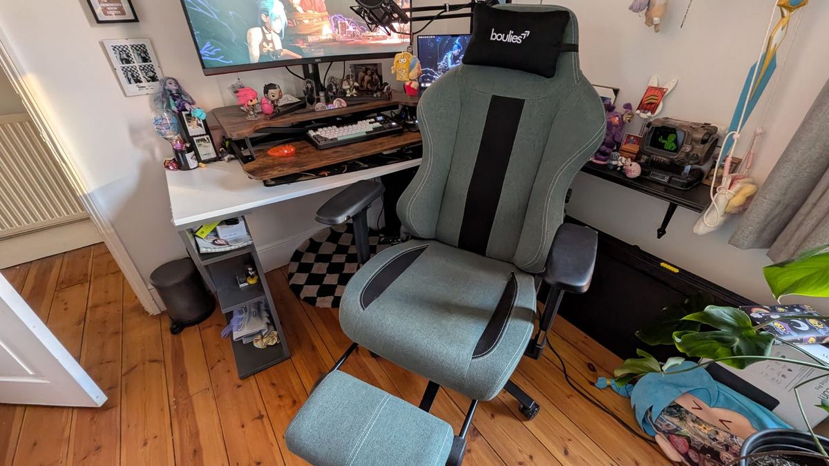 A Boulies Master Rex review image showing the chair with its footrest extended