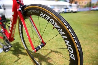 Bontrager Aeolus 5 carbon wheels and Veloflux tubbies