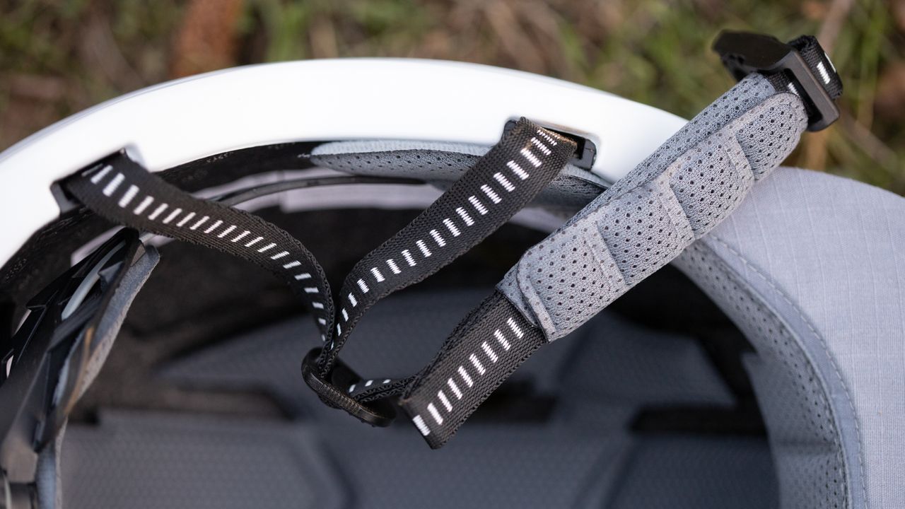 Xnito e-bike helmet strap padding and adjustment